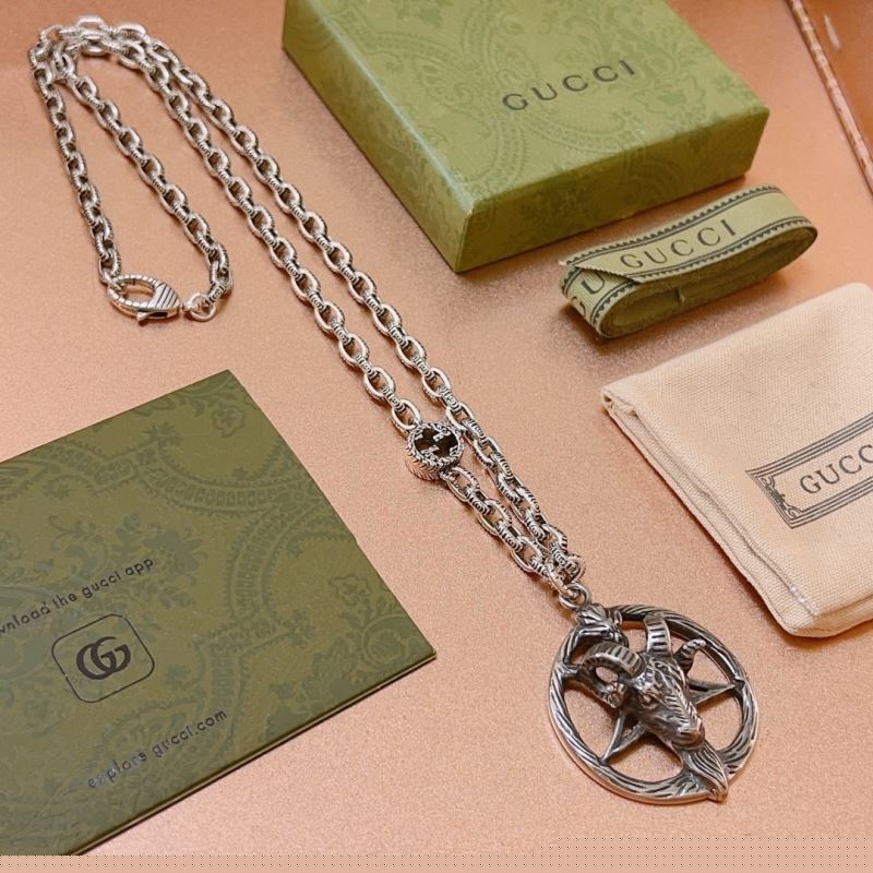 G*u*i necklaces